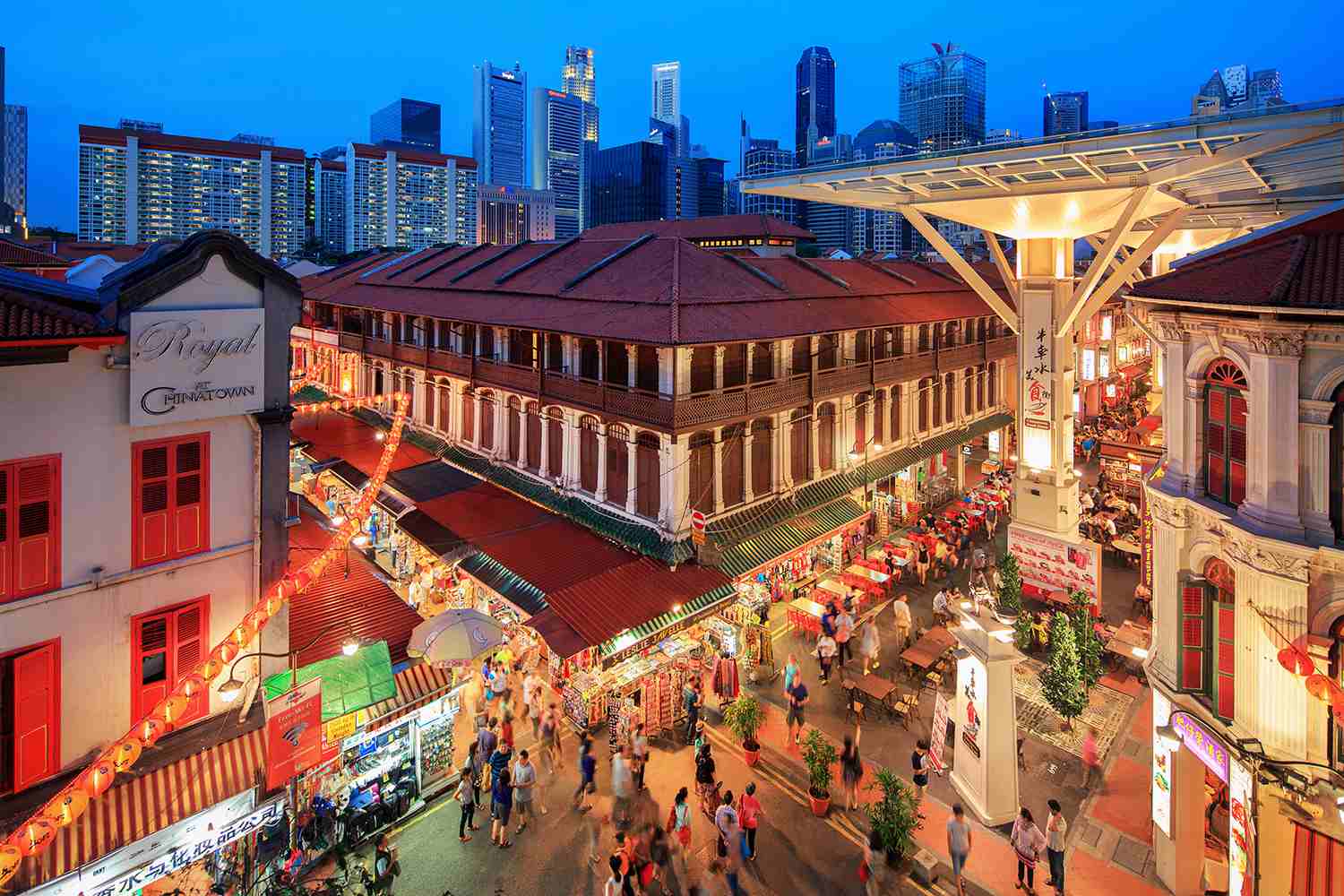 A vibrant street in Singapore’s Chinatown, filled with red lanterns, heritage shophouses, and bustling markets, just minutes from ibis Singapore on Bencoolen.